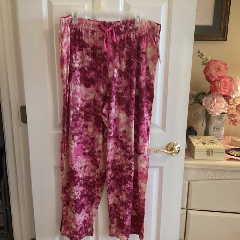 NWT. Jenni Brand Women’s Splash Pinks and Wines Long PJ Pants 2X. 3X